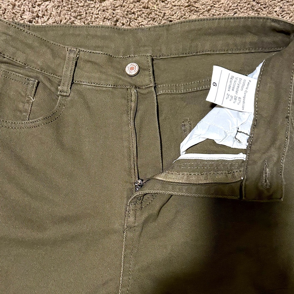 High Waisted Cropped Pants - Picture 5 of 10